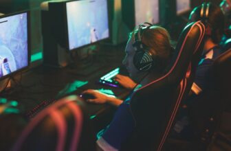 How Does Refresh Rate Impact Gaming Performance on Monitors?