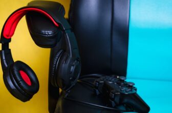 Which Gaming Headphones Provide the Best Mic Quality for Online Chat?